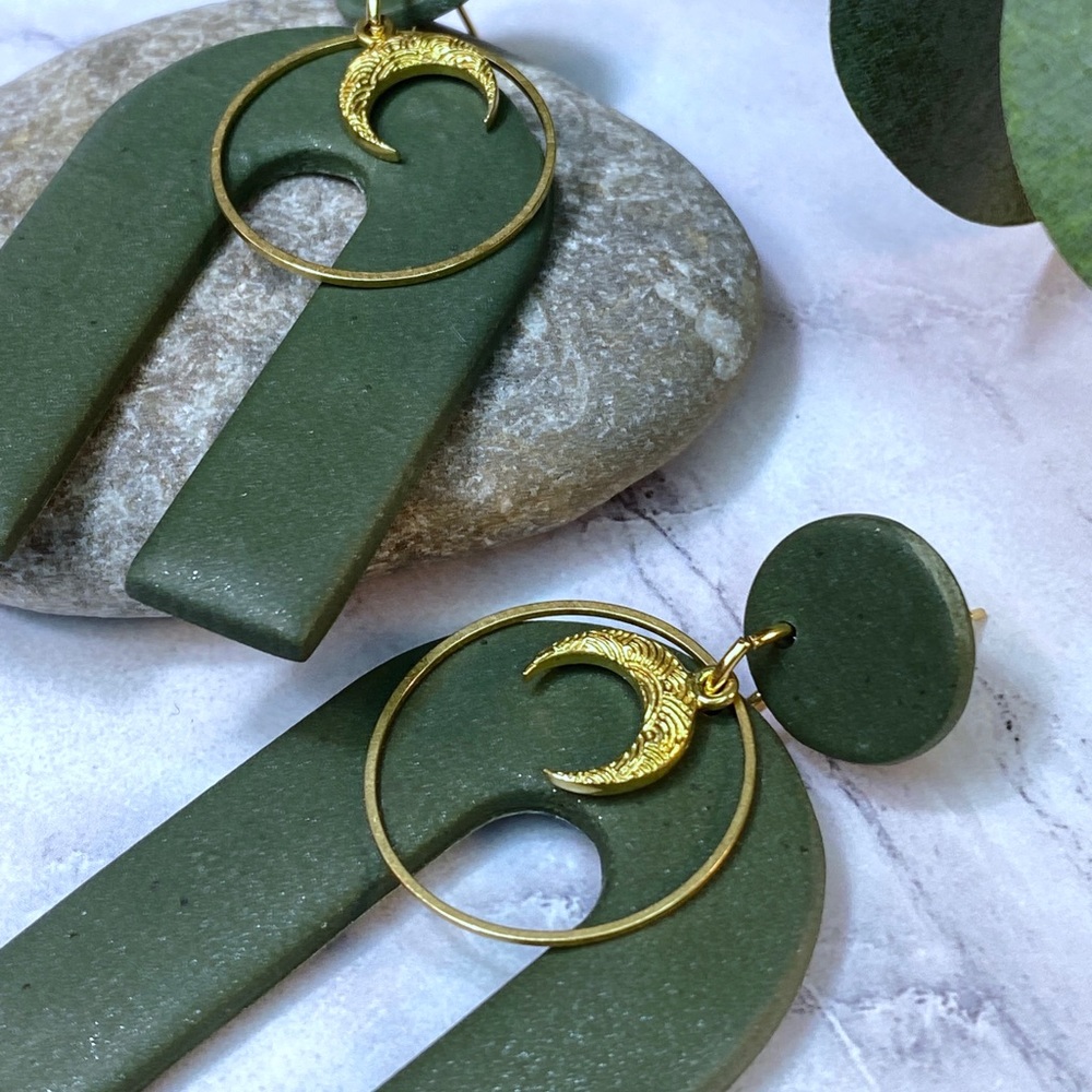 MAGNETIC MOON - Handmade Polymer Clay Earrings - Picture 2 of 5
